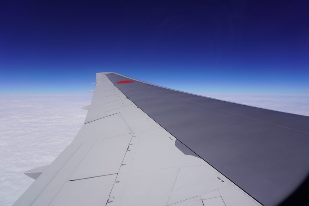 那覇空港発中部国際空港行きの飛行機から見えた空の景色